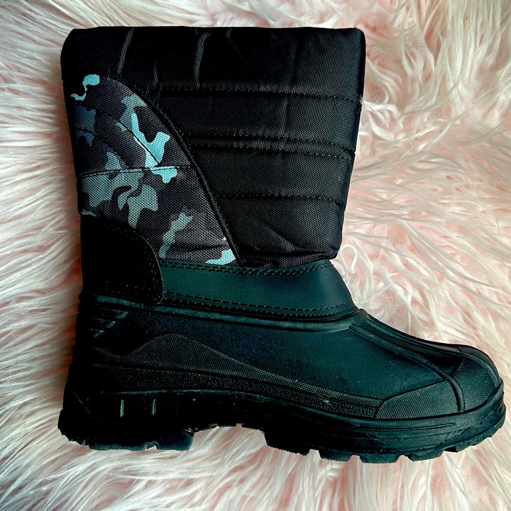 Snow boots